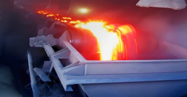 Heat and fire resistant rubber conveyor belts